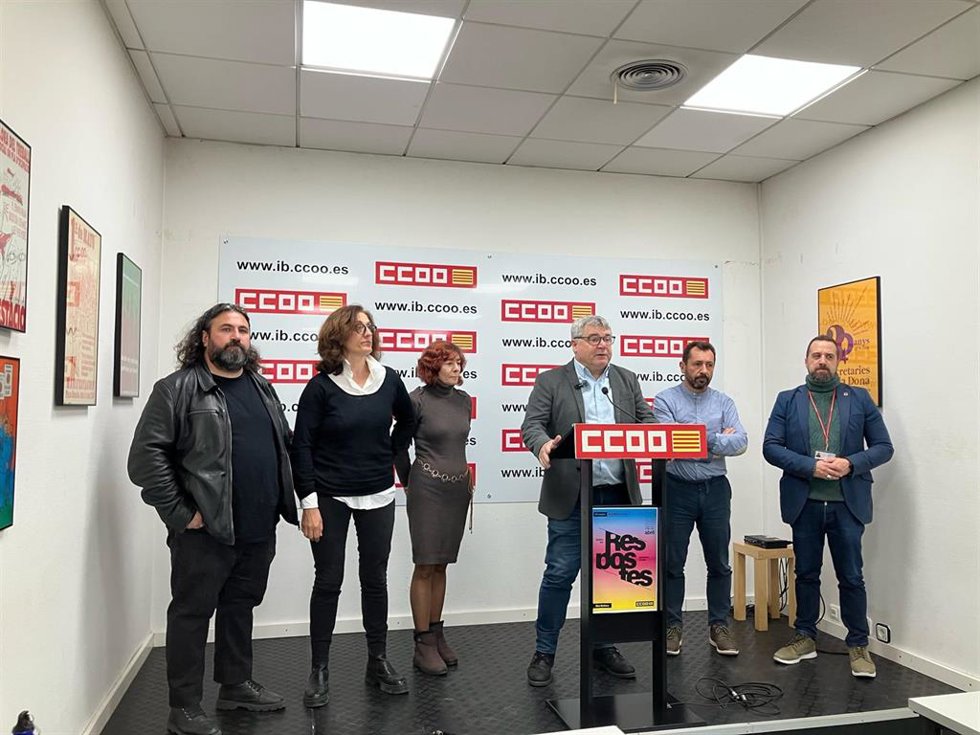 El secretario general de FSC-CCOO en Baleares, Pep Ginard (c).