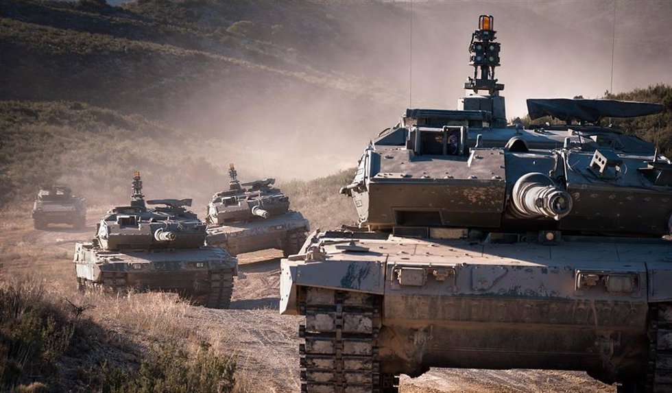 Archivo - Carros de combate Leopard.