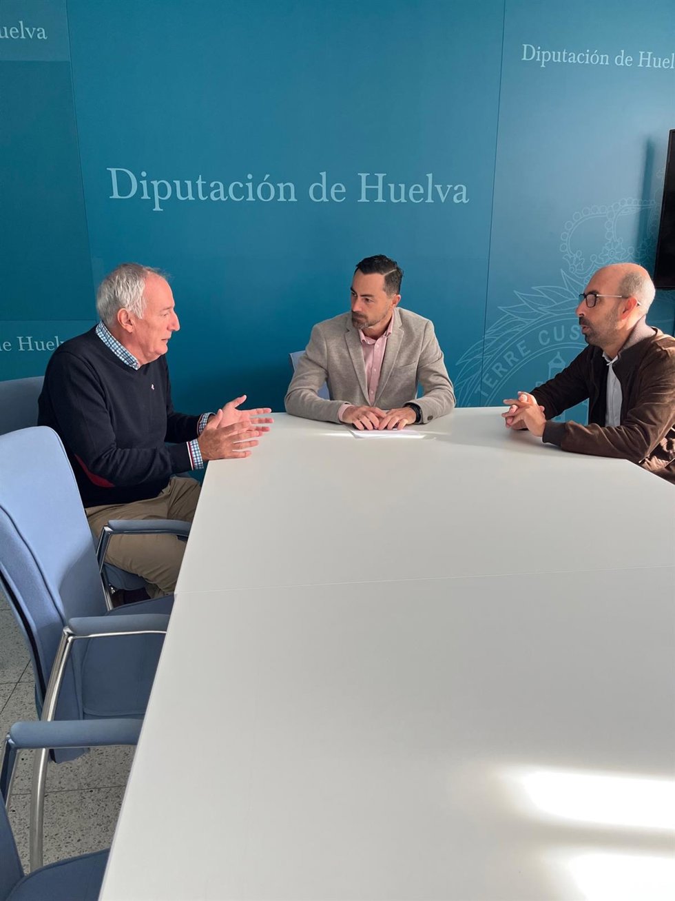 Reunión entre la Diputación de Huelva y el Real Club Recreativo de Tenis.