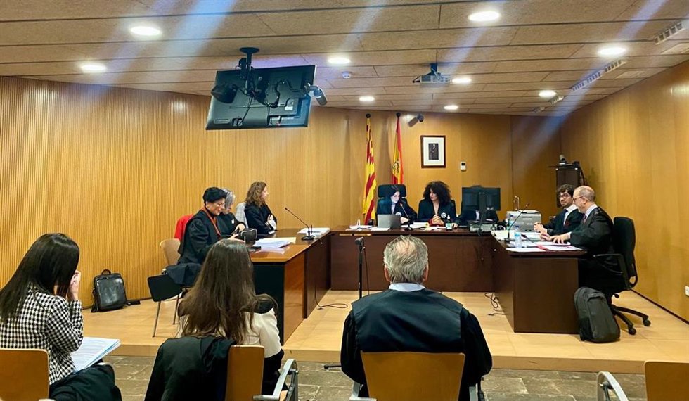Audiencia Previa en el Jugado de Primera Instancia e Instrucción número 1 de Vilanova i la Geltrú (Barcelona) por la demanda de Rosa Peral contra Netflix y Arcadia Motion Pictures por 'El cuerpo en llamas'