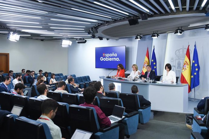 Archivo - Arquivo - (E-D) A ministra da Saúde, Mónica García; a ministra porta-voz, Pilar Alegría; o ministro da Agricultura, Pesca e Alimentação, Luis Planas; e a ministra da Ciência, Inovação e Universidades, Diana Morant, durante entrevista coletiva ap