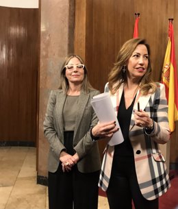 La alcaldesa de Zaragoza, Natalia Chueca, y la consejera municipal de Hacienda y Proeyectos Europeos. Blanca Solans