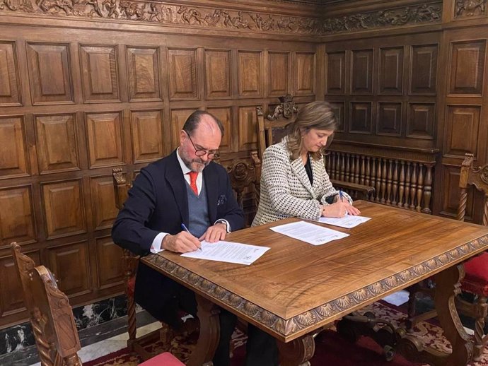 Firma del convenio entre la ULE y Fundación CEPA.