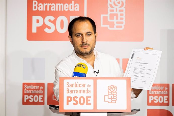 Archivo - El secretario de Política Municipal del PSOE de Sanlúcar, Pacote Pizarro