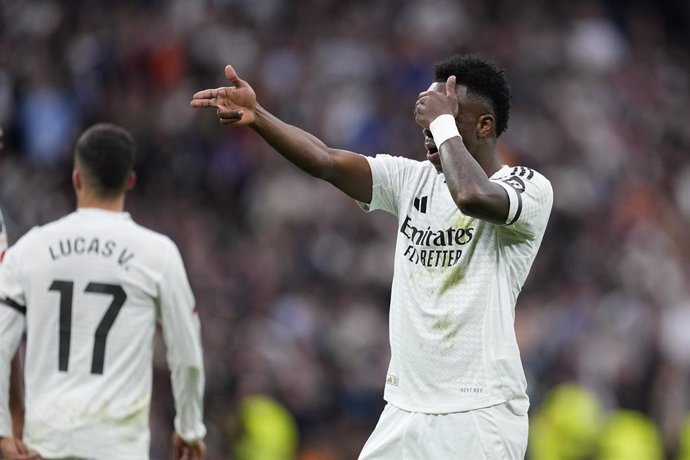 Vinicius Junior, do Real Madrid, comemora um gol durante a partida de futebol da Liga Espanhola, LaLiga EA Sports, disputada entre o Real Madrid e o Rayo Vallecano no estádio Santiago Bernabeu em 09 de março de 2025, em Madri, Espanha.