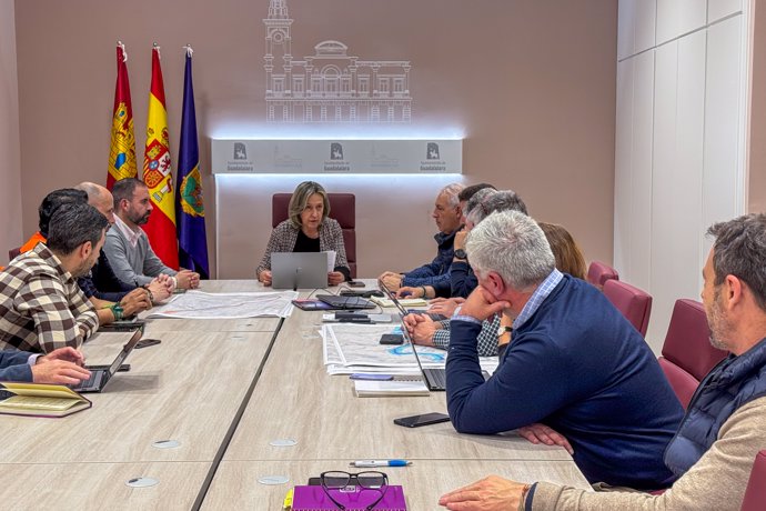 La alcaldesa de Guadalajara en la reunión de emergencia por la situación del Henares
