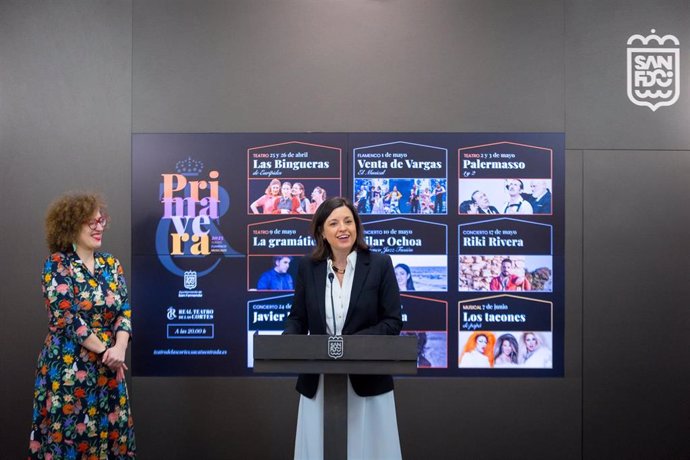Patricia Cavada presentando la temporada de primavera del Teatro Las Cortes.