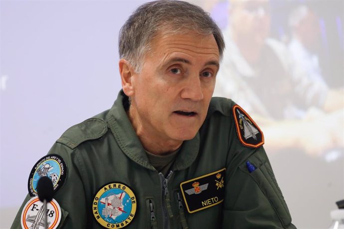 El comandante del Mando Operativo Aéreo, teniente general Julio Nieto Sampayo, durante una rueda de prensa para presentar la activación 'Eagle Eye 25-01'