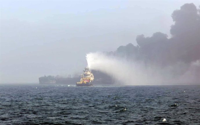 Trabajos de emergencia tras el impacto de dos barcos en el mar del Norte, frente a las costas de Reino Unido