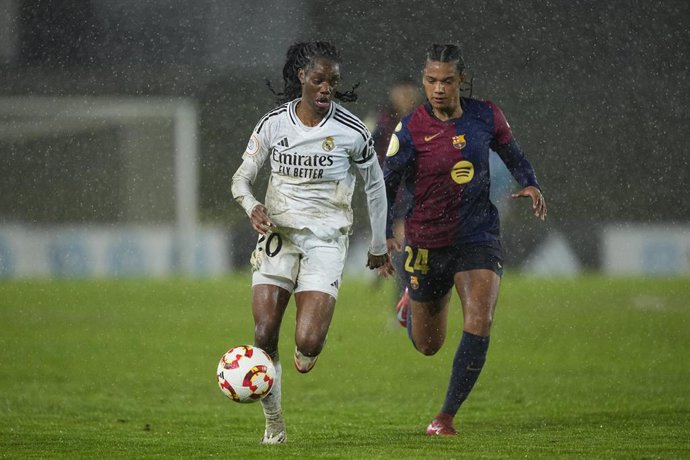 Naomie Feller of Real Madrid and Esmee Brugts of FC Barcelona in action during the Copa de la Reina, Spanish Women Cup, Semi Final First Leg match between Real Madrid and FC Barcelona, at Alfredo Di Stefano on March 06, 2025, in Valdebebas, Madrid.