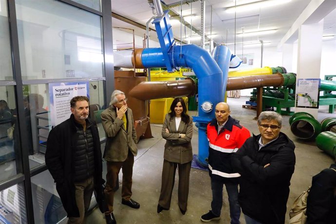 La consejera municipal de Medio Ambiente y Movilidad, visita en Valdespartera la recogida de residuo orgánico doméstico con el sistema neumático