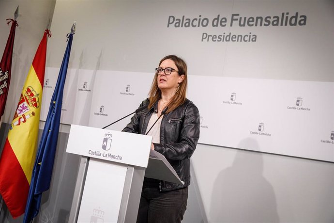 La consejera portavoz del Gobierno de Castilla-La Mancha, Esther Padilla, en rueda de prensa.