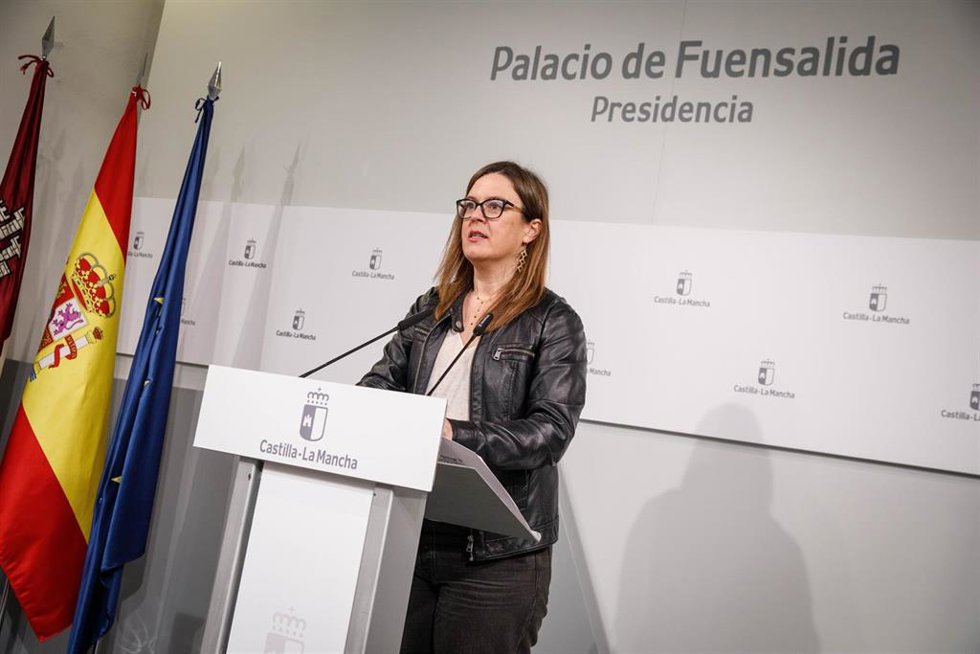 La consejera portavoz del Gobierno de Castilla-La Mancha, Esther Padilla, en rueda de prensa.