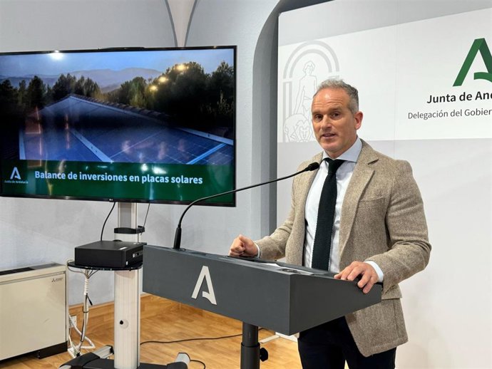 Rafael Martínez, durante la presentación del balance de inversión en placas solares.
