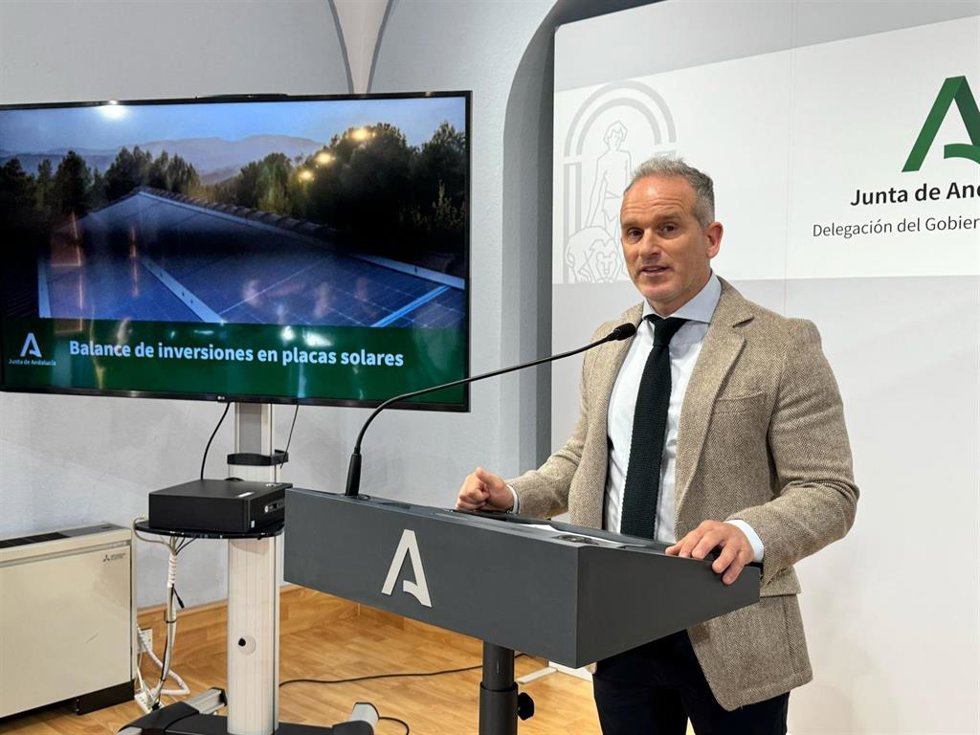 Rafael Martínez, durante la presentación del balance de inversión en placas solares.