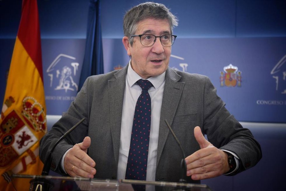 El portavoz del PSOE en el Congreso, Patxi López, durante una rueda de prensa posterior a la Junta de Portavoces en el Congreso de los Diputados, a 11 de marzo de 2025, en Madrid (España).
