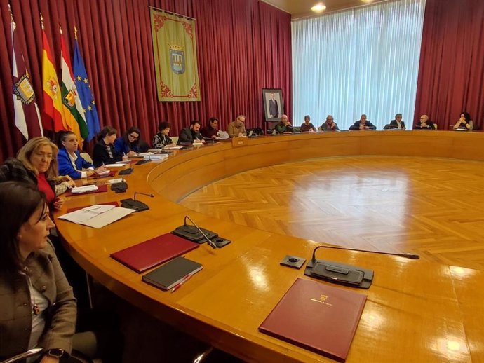 El catálogo de bienes protegidos ha sido analizado hoy en una mesa con miembros del Consejo Social y expertos en patrimonio, cultura e historia