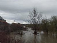 El alcalde de Talavera reitera su petición de "extremar las precauciones" tras superarse el umbral rojo en el Tajo