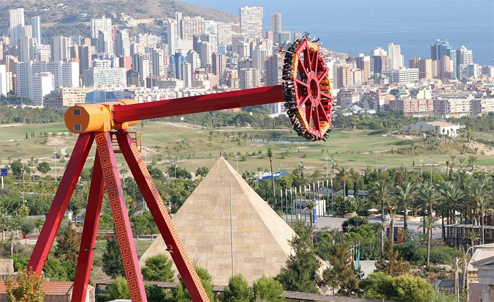 Una atracción del parque temático Terra Mítica, en una imagen de archivo.