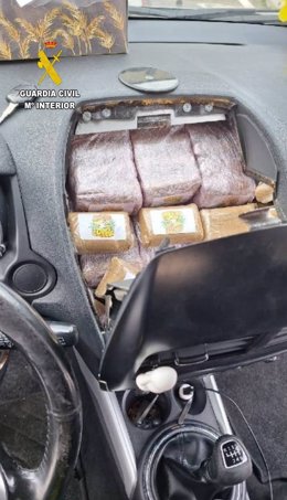 Intervenidos 27,52 kilogramos de hachís dentro de un vehículo en La Jonquera (Girona)