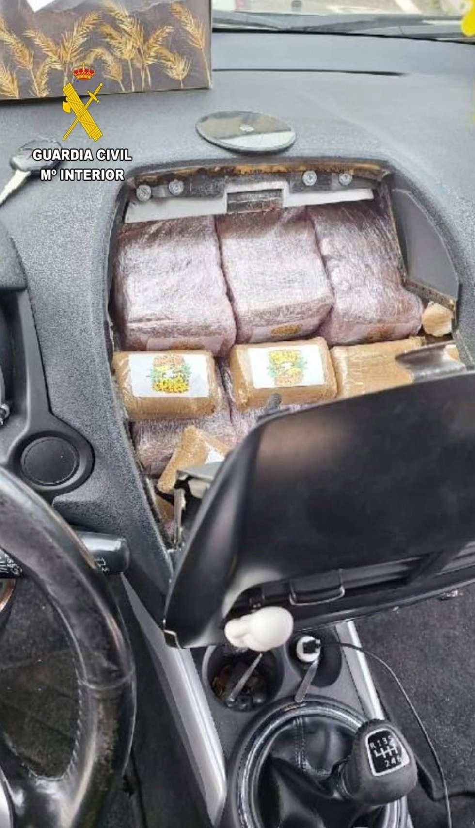 Intervenidos 27,52 kilogramos de hachís dentro de un vehículo en La Jonquera (Girona)