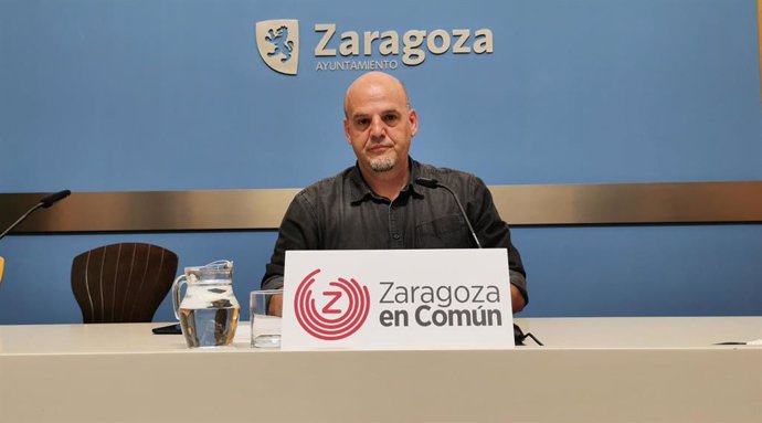 Archivo - El concejal del grupo municipal de ZeC, Suso Domínguez 