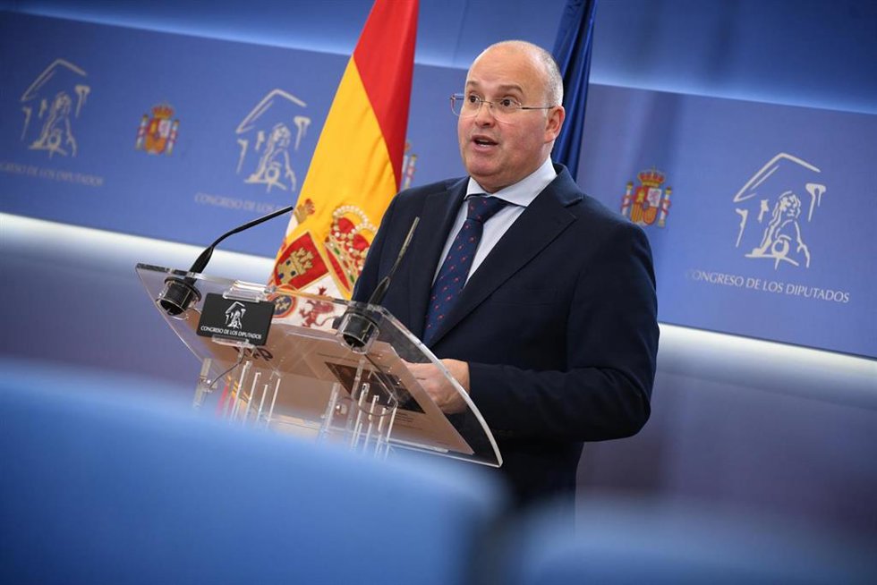 El portavoz del PP en el Congreso, Miguel Tellado, durante una rueda de prensa posterior a la Junta de Portavoces en el Congreso de los Diputados, a 11 de marzo de 2025, en Madrid (España).