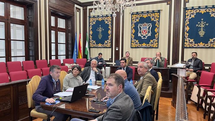 Reunión de la Junta con el sector turístico de Sevilla para trasladarle la nueva Ley de Turismo.