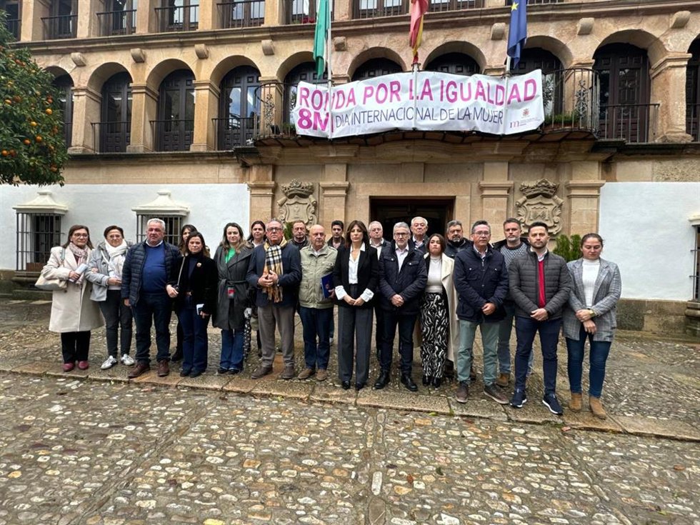 Alcaldes y alcaldesas de la Serranía de Ronda señalan peticiones comunes para afrontar el corte total de la principal carretera entre la Costa del Sol Occidental y su comarca.