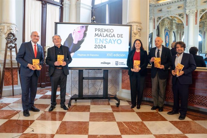 Presentan 'Flaubert a la carta' de Antonio Álvarez, obra ganadora del XVI Premio Málaga de Ensayo