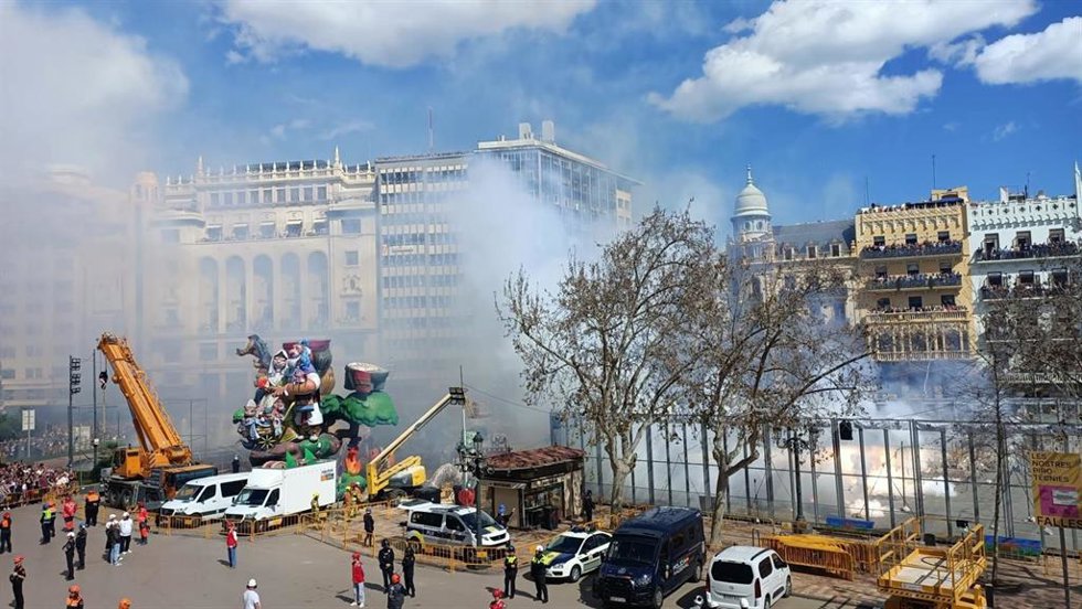 Imagen de la 'masclet' de Pirotecnia Tomás en la plaza del Ayuntamiento de Valncia dentro del programa de las Fallas 2025.