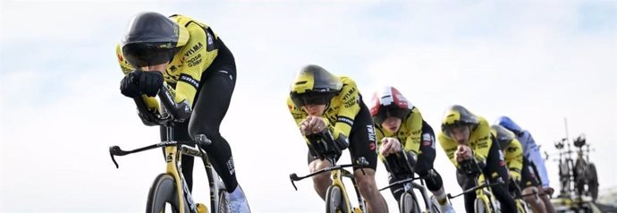 El equipo neerlandés Team Visma | Lease a Bike vence en la segunda etapa de la París-Niza.