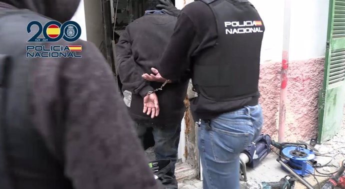 Momento de la detención de uno de los sospechosos durante el operativo desarrollado en La Soledad.