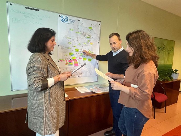 El delegado de Desarrollo Educativo y Formación Profesional, Carlos Soriano, junto a responsables del Servicio de Ordenación Educativa y al Servicio de Planificación.