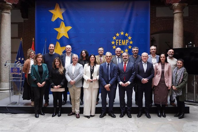 Foto de los participantes a la jornada  'Actuación de los entes instrumentales públicos frente a la situación de emergencia habitacional', organizadfa poor la FEMP en su sede, el 11 de marzo de 2025, en Madrid.
