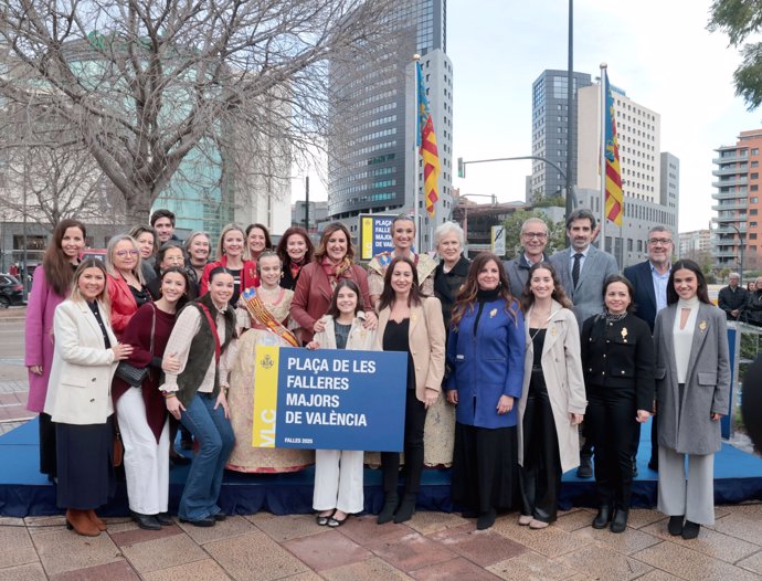 València homenajea a sus falleras mayores y les dedica una plaza entre l'Albereda y el puente l'Assut de l'Or