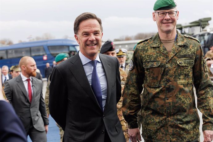 El Secretario General de la OTAN, Mark Rutte, con el diirector del NALT, general de Brigada Christian Nawrat, en Kosovo.