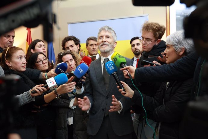 El ministro del Interior, Fernando Grande-Marlaska, en una atención a medios en Sevilla.