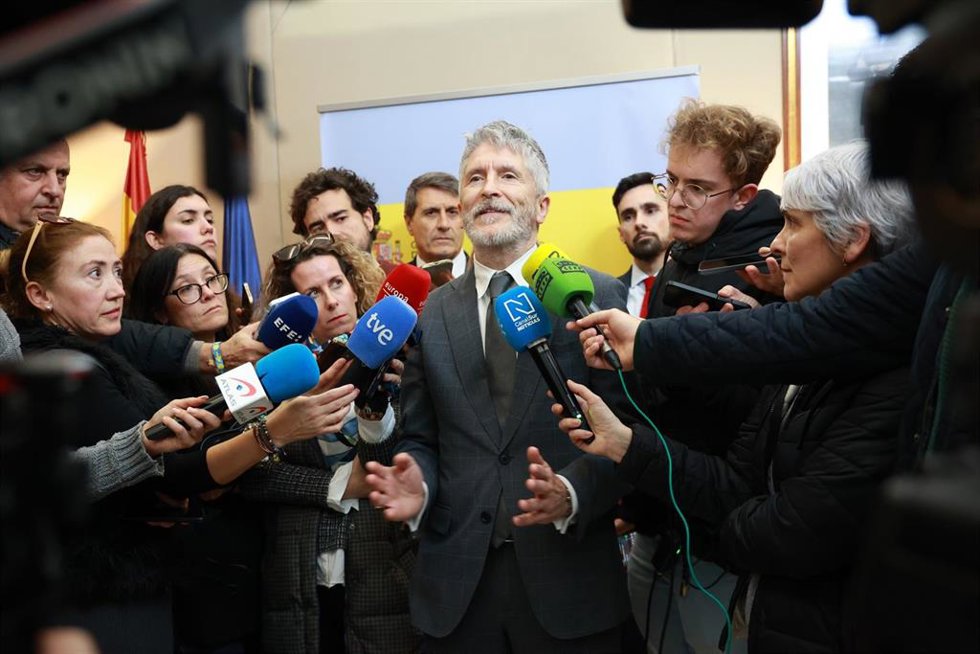 El ministro del Interior, Fernando Grande-Marlaska, en una atención a medios en Sevilla.