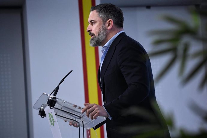 Archivo - El líder de VOX, Santiago Abascal, durante una rueda de prensa en la sede nacional del partido. 