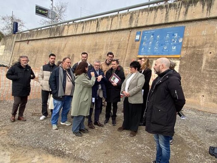 El secretario de Estado de Medio Ambiente, Hugo Morán, durante su visita al proyecto de renaturalización del río Besòs en Santa Coloma de Gramenet