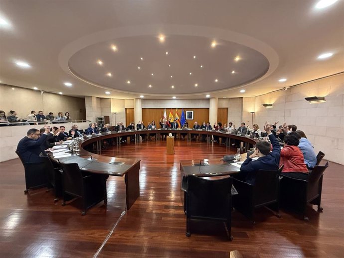 Archivo - Pleno de la Diputación Provincial de Huesca (DPH).