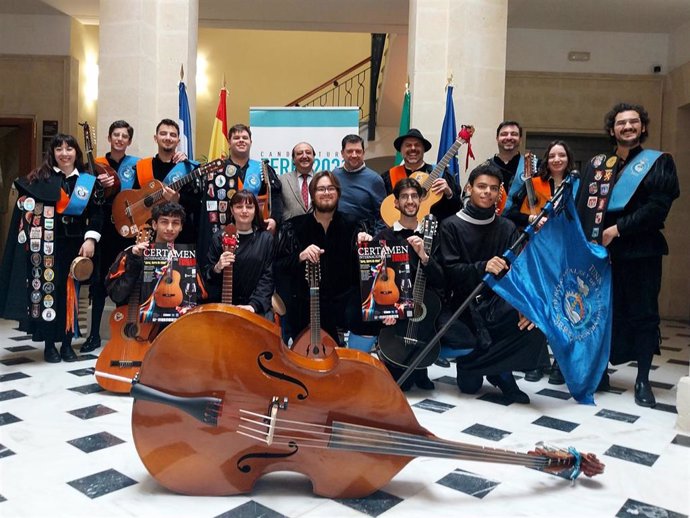 El delegado de Cultura, Fiestas, Patrimonio Histórico y Capitalidad Europea de la Cultura en Jerez, Francisco Zurita, presenta el certamen internacional de tunas.