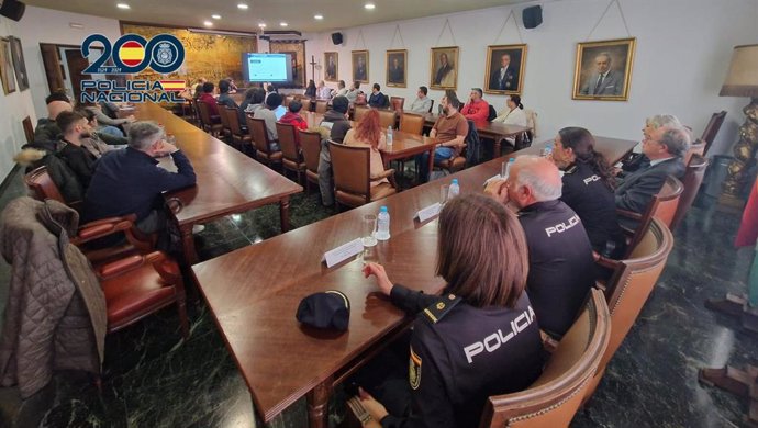 La Policía Nacional celebra con la Cámara Oficial de Comercio, Industria y Servicios de Córdoba la jornada formativa titulada 'Prevención de estafas en el ámbito empresarial. Cómo evitar el BEC'.
