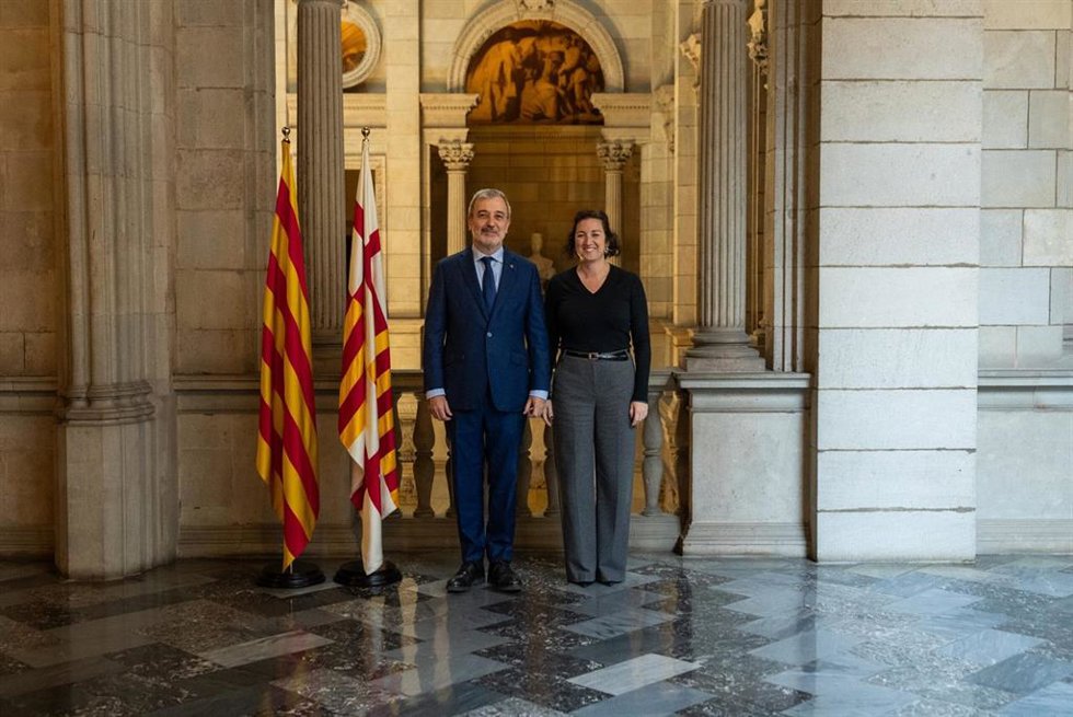 El alcalde de Barcelona, Jaume Collboni, y la consellera de Economía y Finanzas Alícia Romero