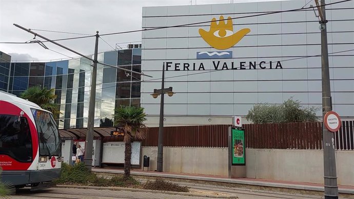 Archivo - Tranvía en Fira València.