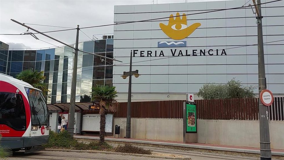 Archivo - Tranvía en Fira Valncia.
