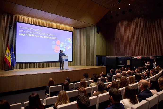 El ministro de Asuntos Exteriores, Unión Europea y Cooperación, José Manuel Albares, durante la presentación de la nueva imagen de la FIAP