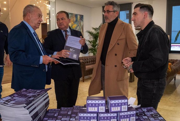 Presentación de 'El Álbum de Cromos de la Semana Santa de Huelva'.