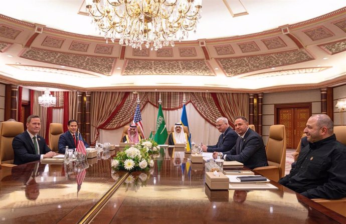 Contactos entre las delegaciones ucraniana y estadounidense en la ciudad saudí de Yeda